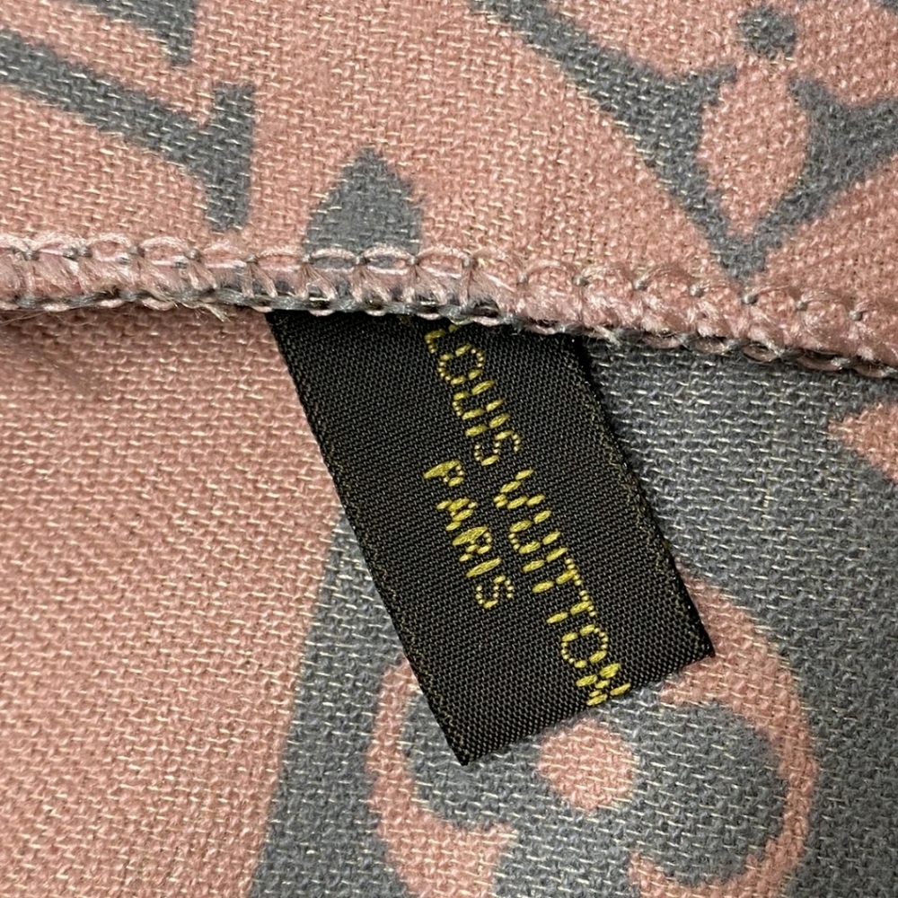 Louis Vuitton Dusty Pink and Charcoal Scarf - Picture 4 of 4